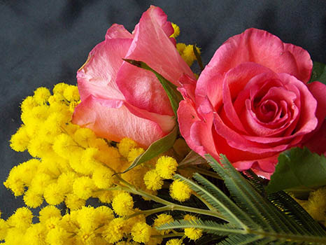 Красивый букет цветов на 8 Марта